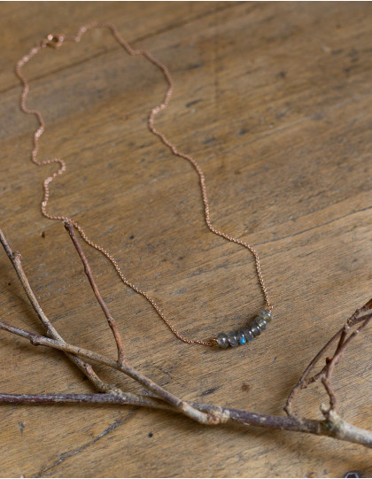 Collier "Arvid" en or rose et Labradorite