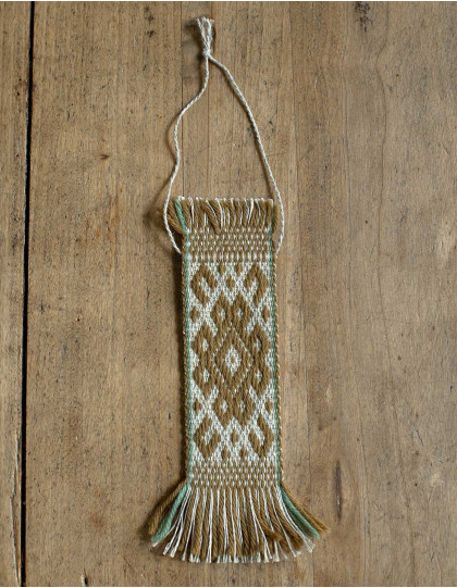 Décoration murale balte tissée main moutarde