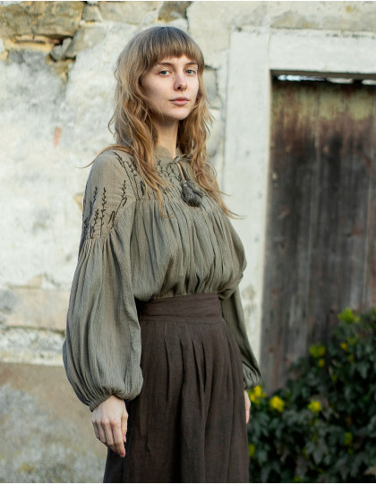 Blouse "Marla" en crêpe de coton brodé seigle 