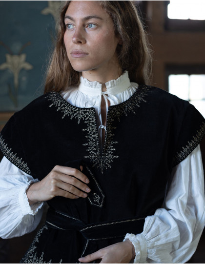 Tunique "Nelda" en velours noir brodé