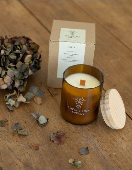 Bougie parfumée FREYR by "Smells Like Spells"