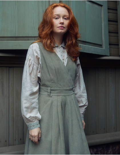 Robe-chasuble "Yana" en velours côtelé vert menthe