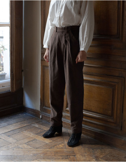 Pantalon "Yana" en velours côtelé châtaigne