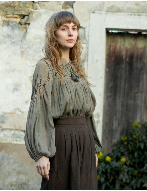 Blouse "Marla" en crêpe de coton brodé seigle 