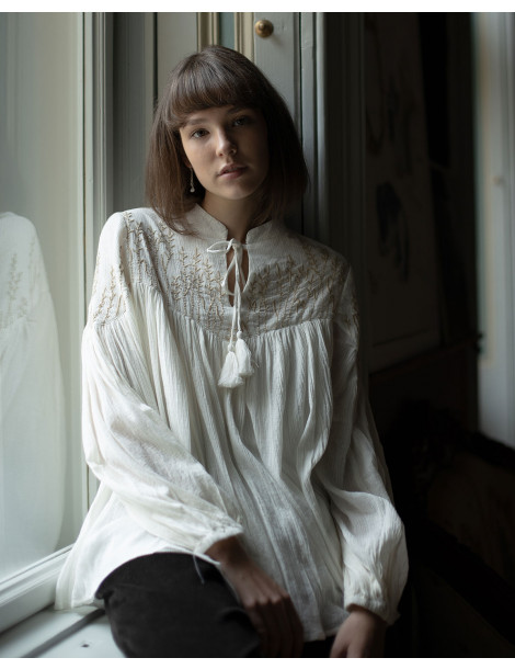 Blouse "Marla" en crêpe de coton brodé crème