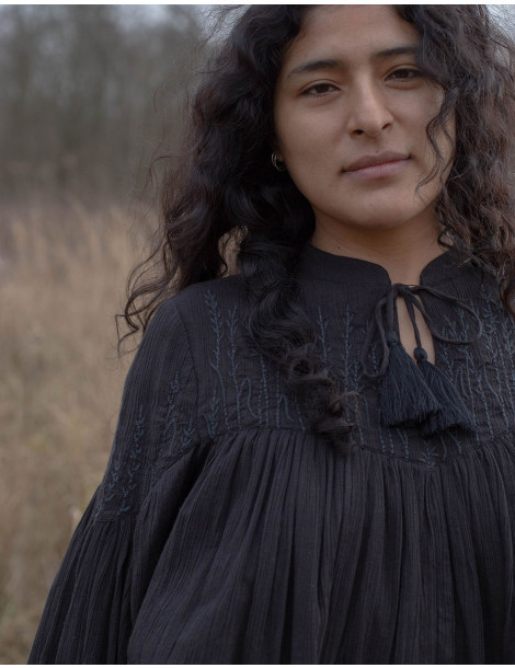 Blouse "Marla" en crêpe de coton brodé noire