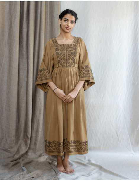 Robe brodée "Mivilud" ambre