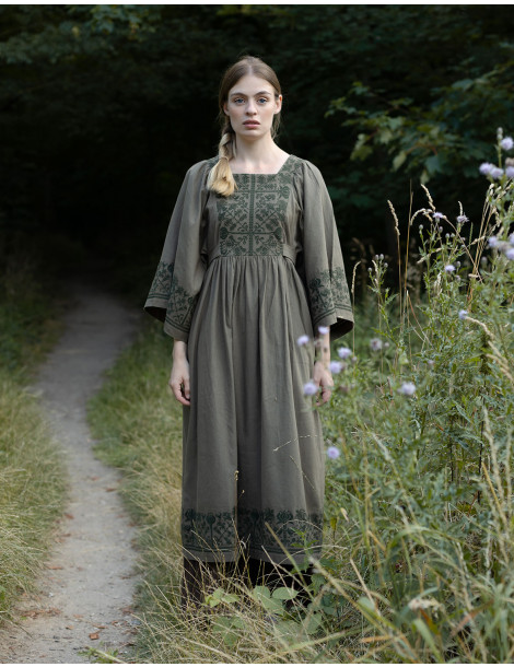 Robe brodée  "Mivilud" vert mousse