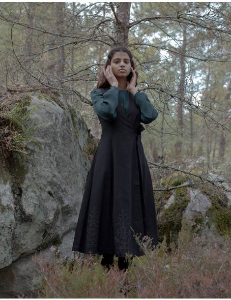 Robe-Chasuble brodée "Naïma" noire