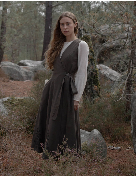 Robe-Chasuble brodée "Naïma" vert mousse