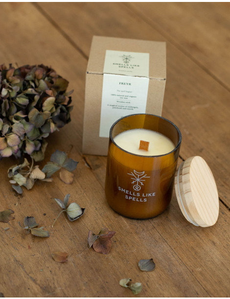 Bougie parfumée FREYR by "Smells Like Spells"