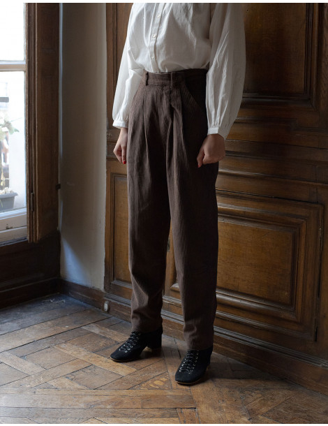Pantalon "Yana" en velours côtelé châtaigne