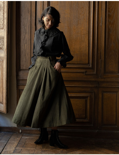 Jupe "Yana" en velours côtelé vert mousse