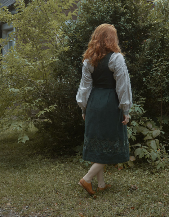 Robe brodée "Alina" vert lierre