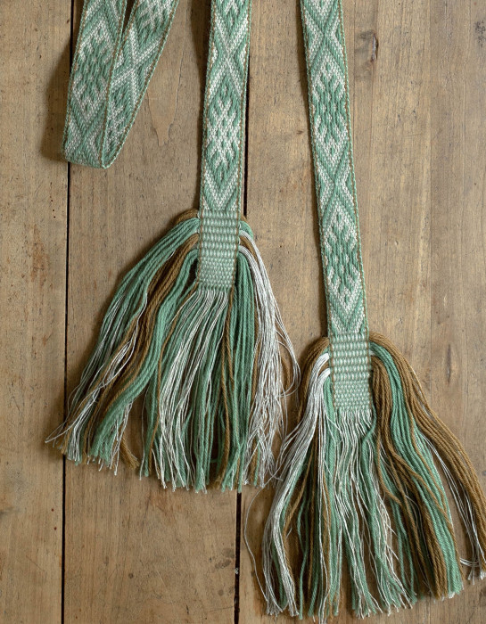 Ceinture balte artisanale tissée main 82 fils croix à cinq cases vert