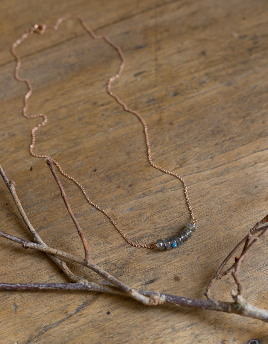 Collier "Arvid" en or rose et Labradorite
