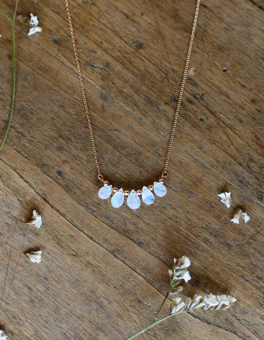 Collier "Indra" en or rose et pierres de lune