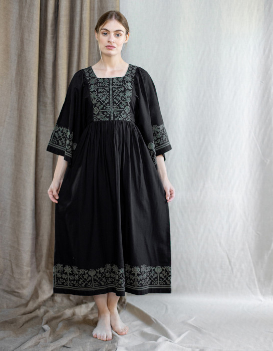 Robe brodée "Mivilud" noire