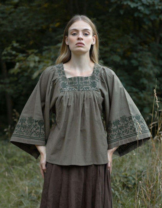 Haut brodée "Mivilud" vert mousse