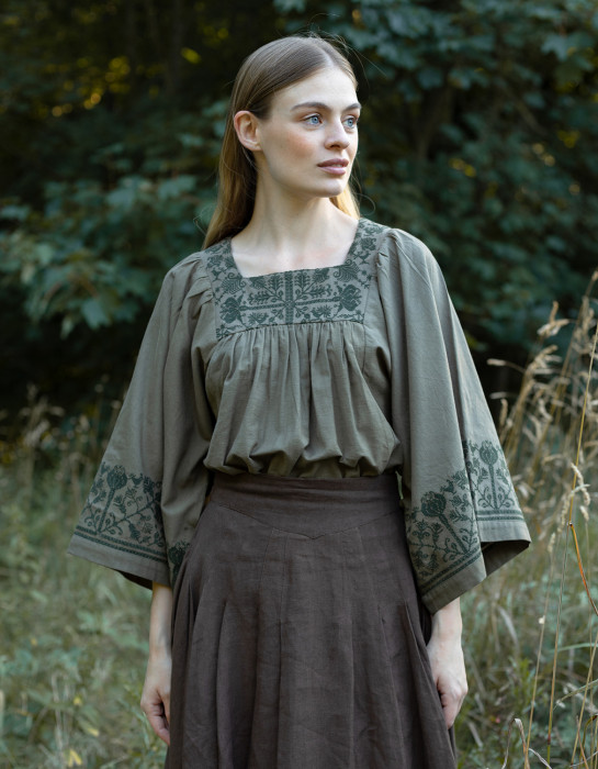 Haut brodée "Mivilud" vert mousse