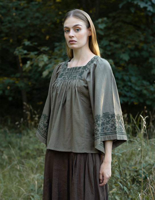 Haut brodée "Mivilud" vert mousse