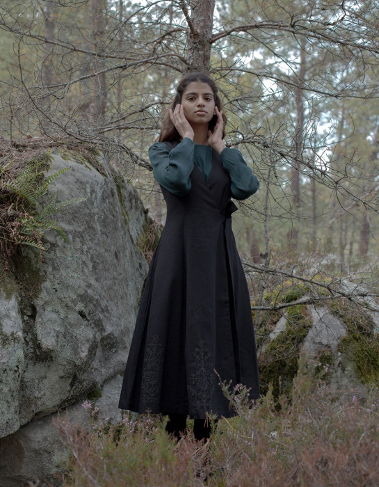 Robe-Chasuble brodée "Naïma" noire