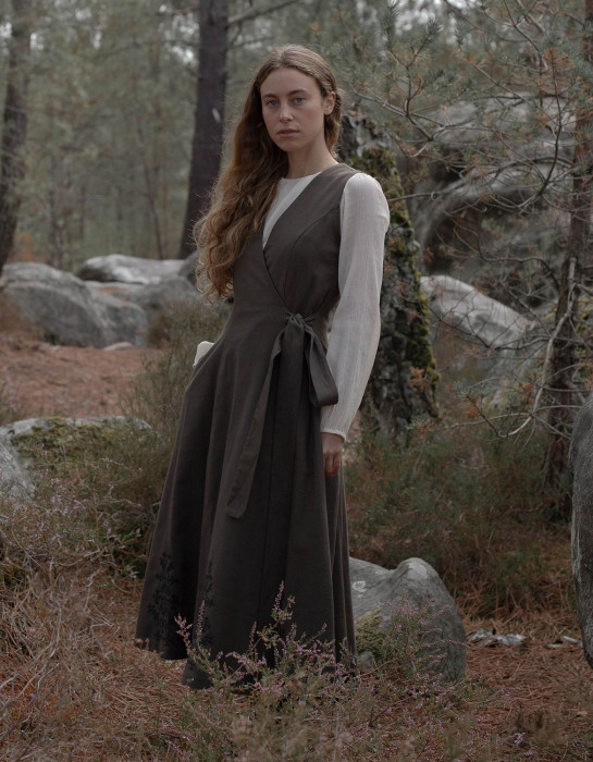 Robe-Chasuble brodée "Naïma" vert mousse