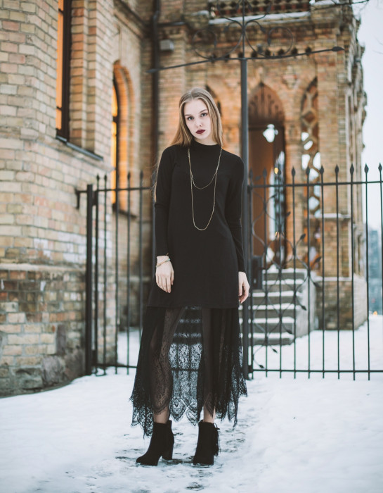 Jupe longue "Nadya" en dentelle noire SUR COMMANDE 