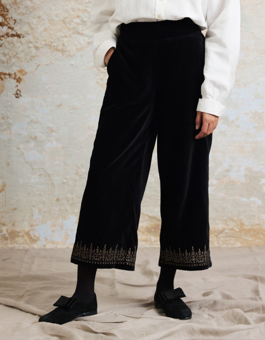 Pantalon midi "Nelda" en velours brodé
