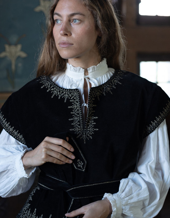 Tunique "Nelda" en velours noir brodé