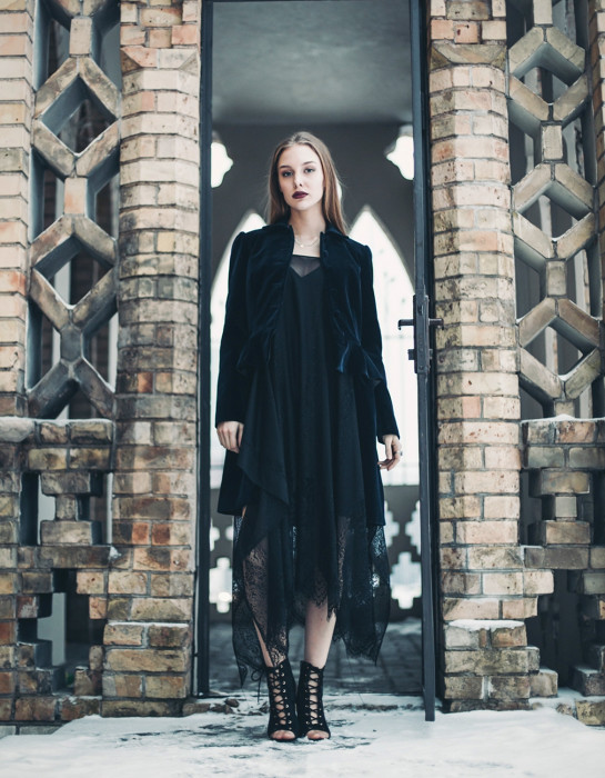 Robe noire "Nadya" en dentelle SUR COMMANDE