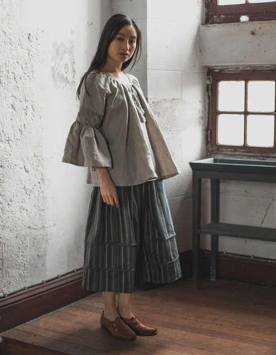 Haut "Svetlana" en lin naturel et dentelle de lin