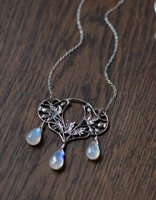 Collier "Thistle" argent massif avec pierres de lune