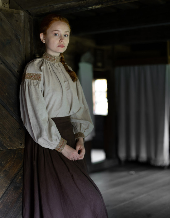 Blouse "Vasylia" en lin brodé marron