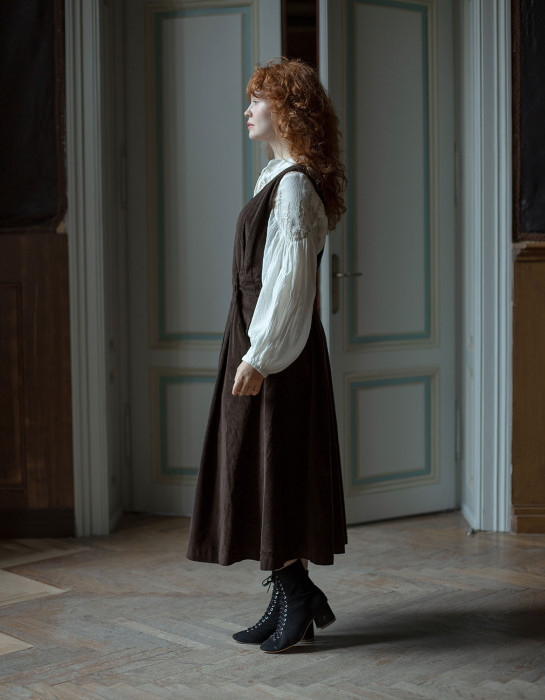 Robe-chasuble "Yana" en velours côtelé châtaigne