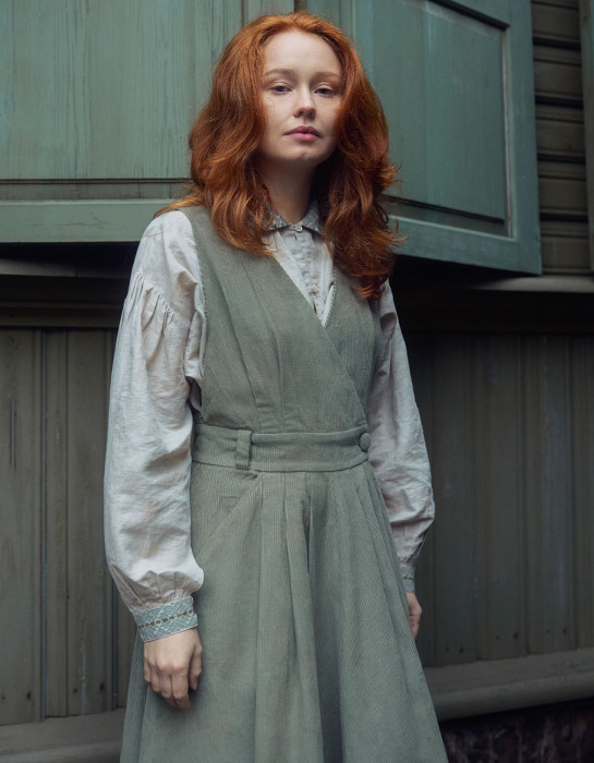 Robe-chasuble "Yana" en velours côtelé vert menthe