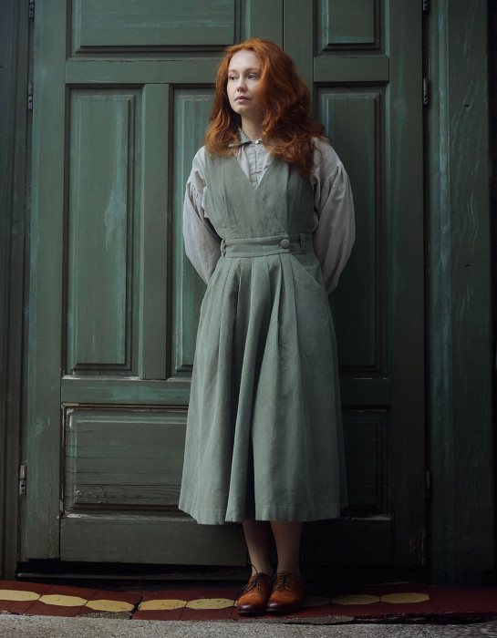 Robe-chasuble "Yana" en velours côtelé vert menthe