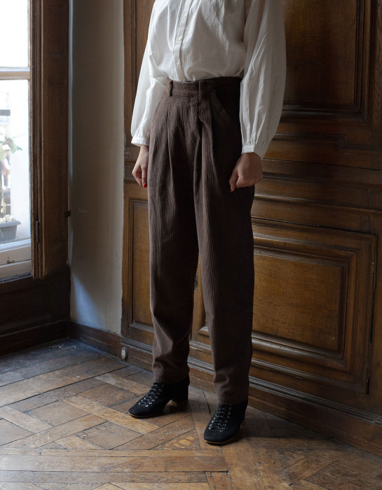 Pantalon "Yana" en velours côtelé châtaigne