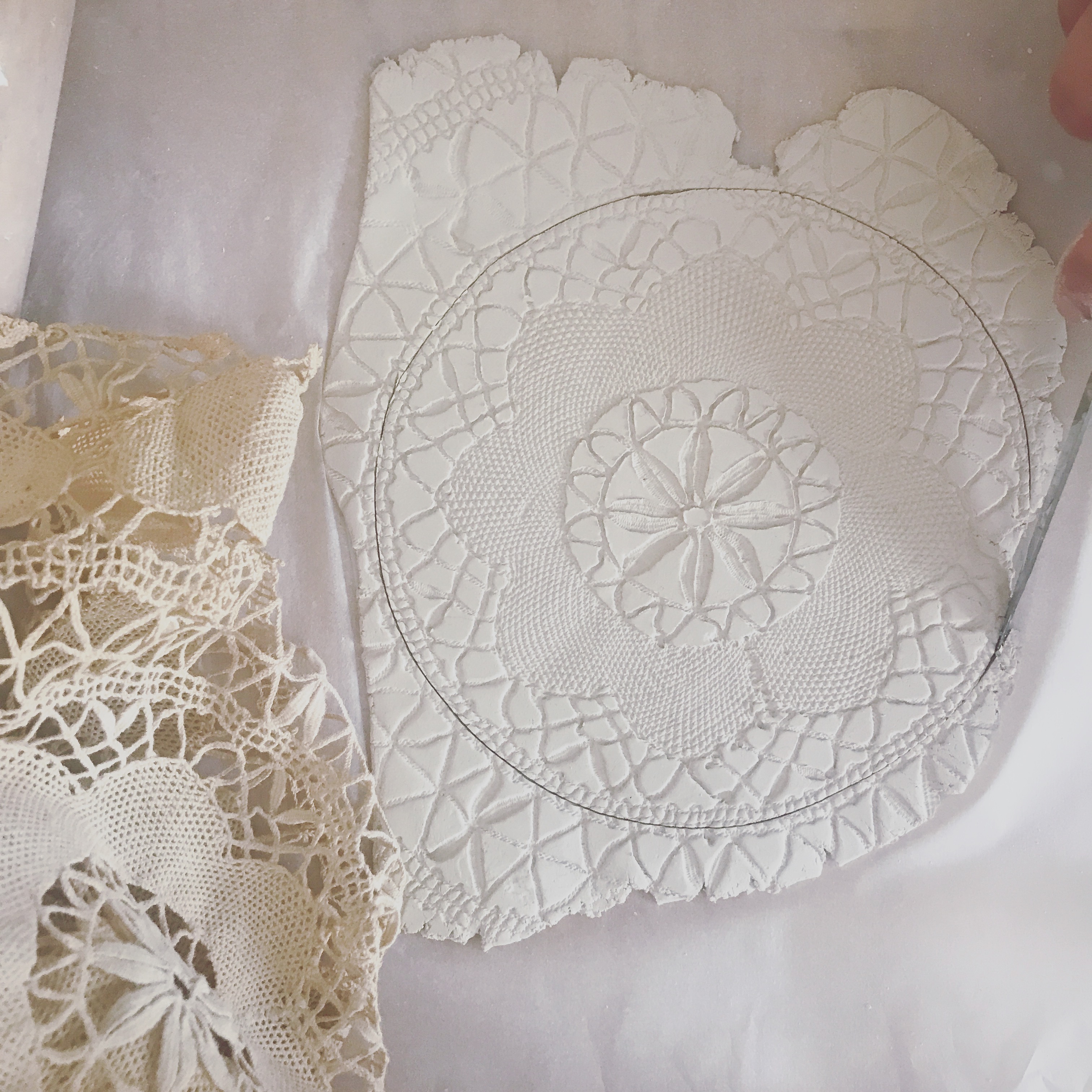 diy-porte-bijoux-dentelle