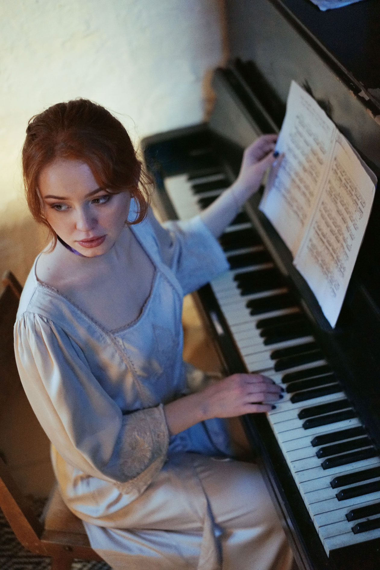 elena-piano_voriagh_embroidery-dress-robe elena-piano_voriagh_embroidery-dress-robe